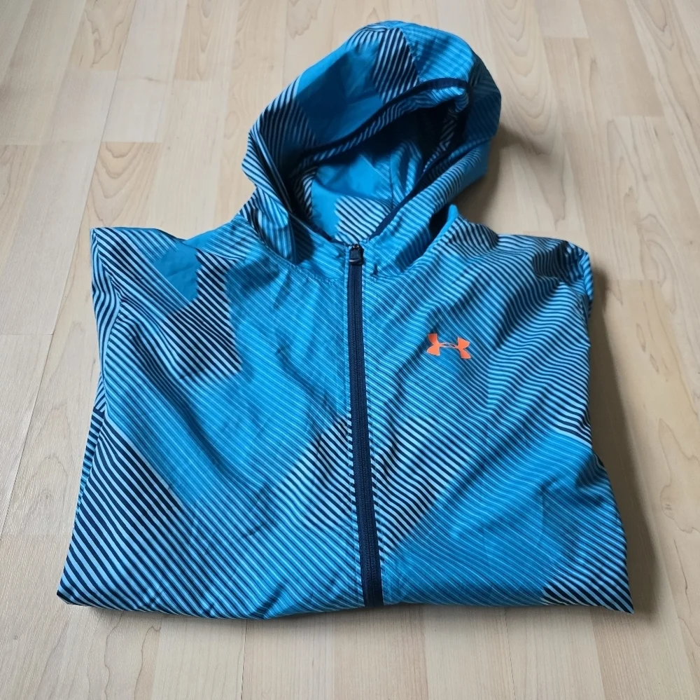 Under Armour Windbreaker Turns Into Drawstring Bag Size XL